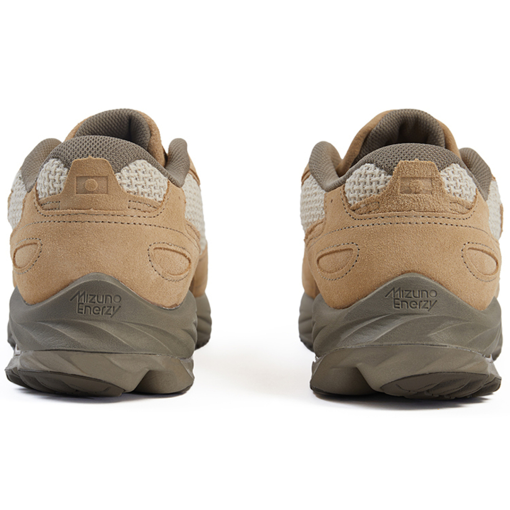 Beams x Mizuno Wave Rider β
