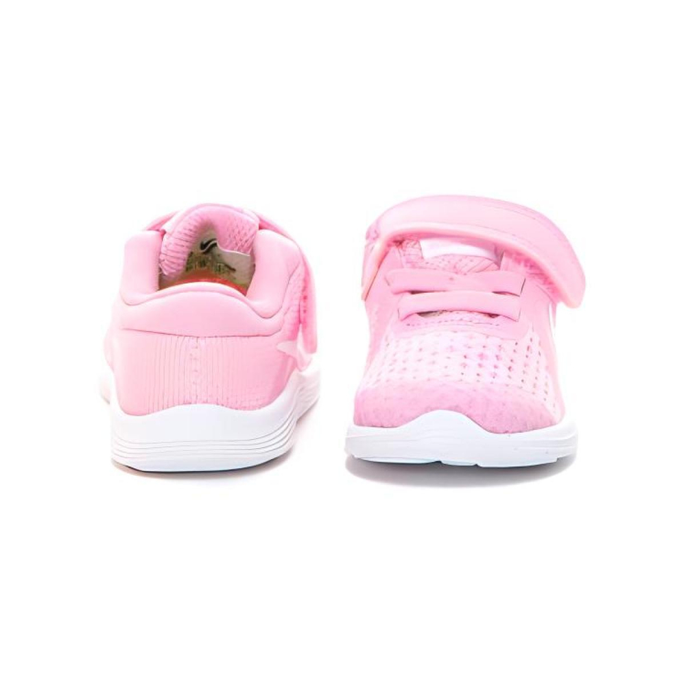 Nike REVOLUTION 4