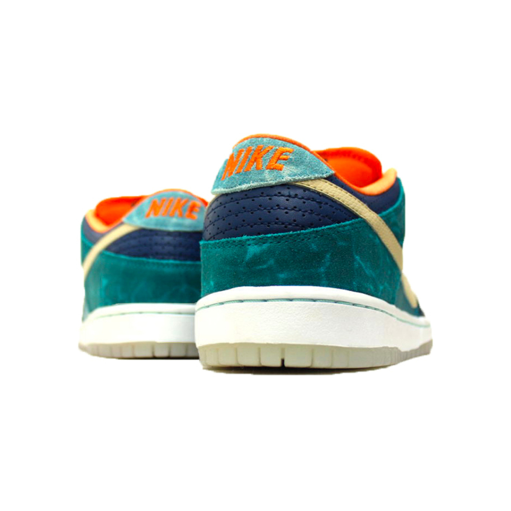 Nike Dunk SB MIA Skate Shop