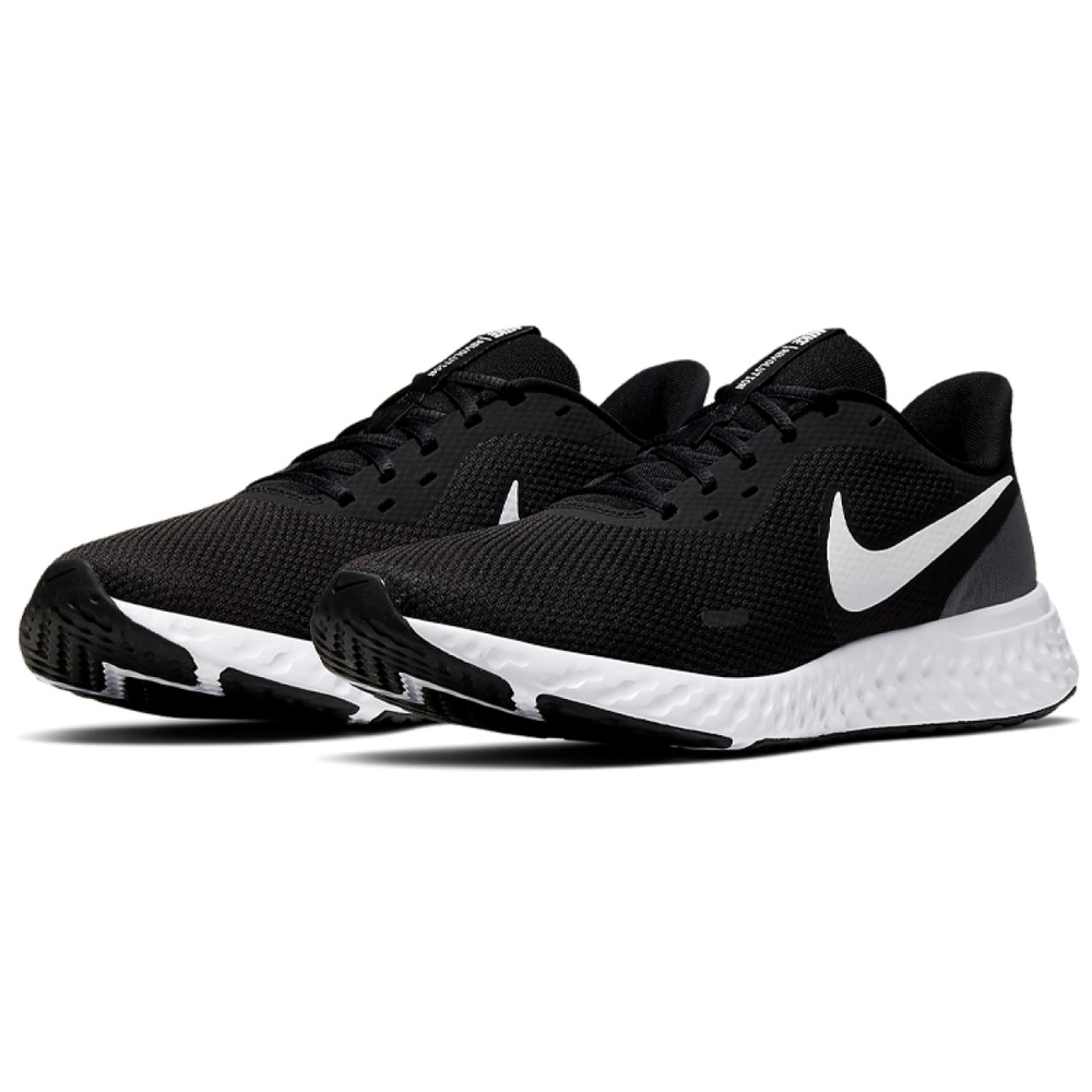 Nike REVOLUTION 5