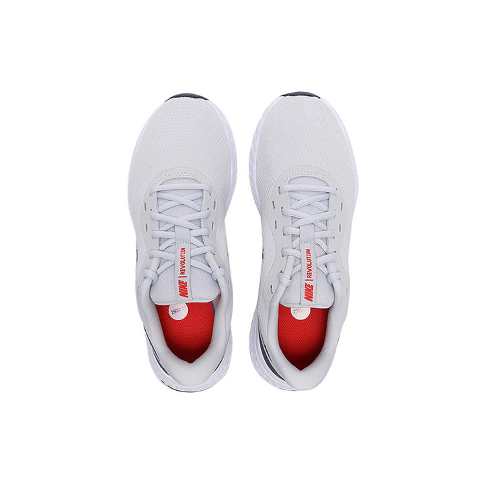 Nike REVOLUTION 5