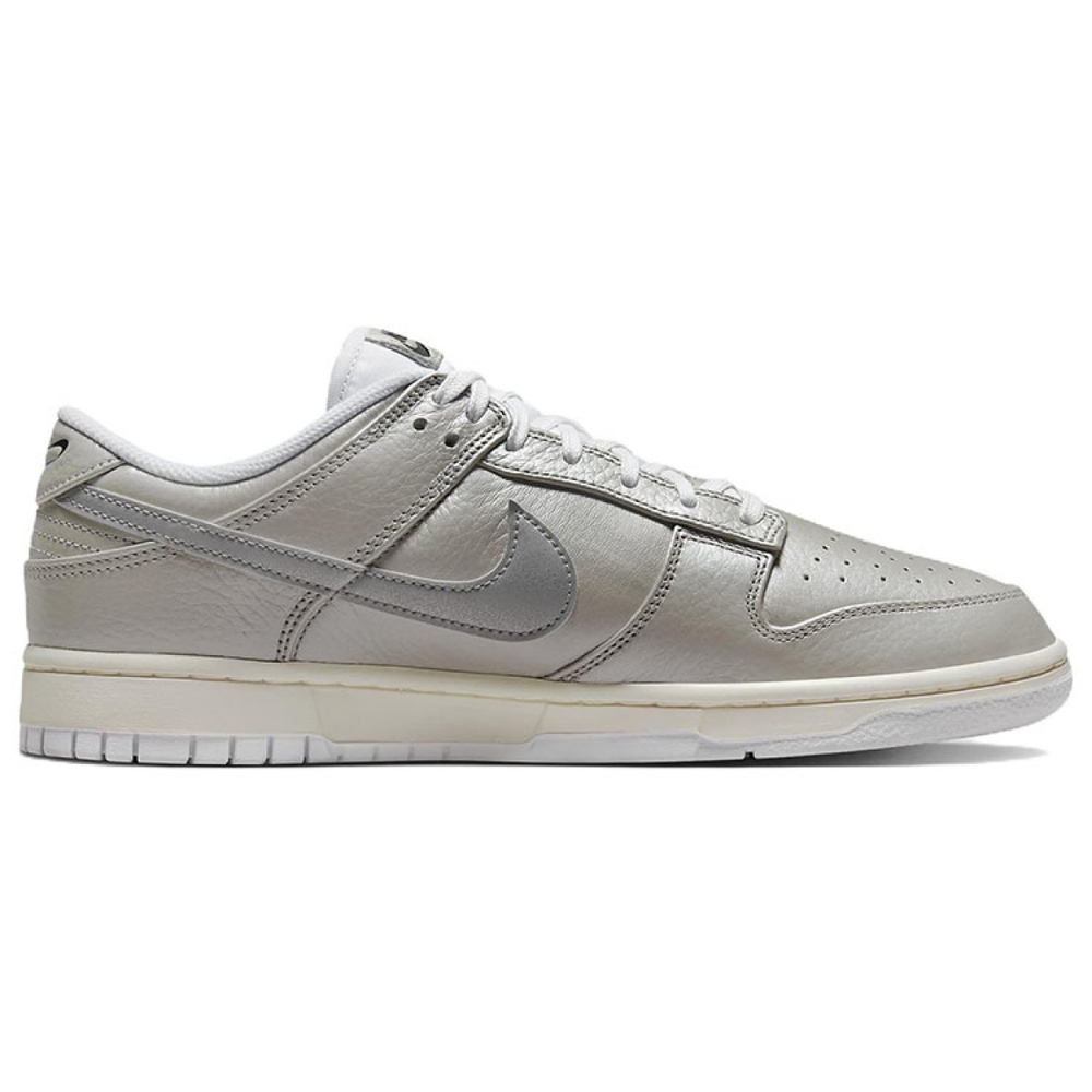 Nike Dunk "Metallic Silver"