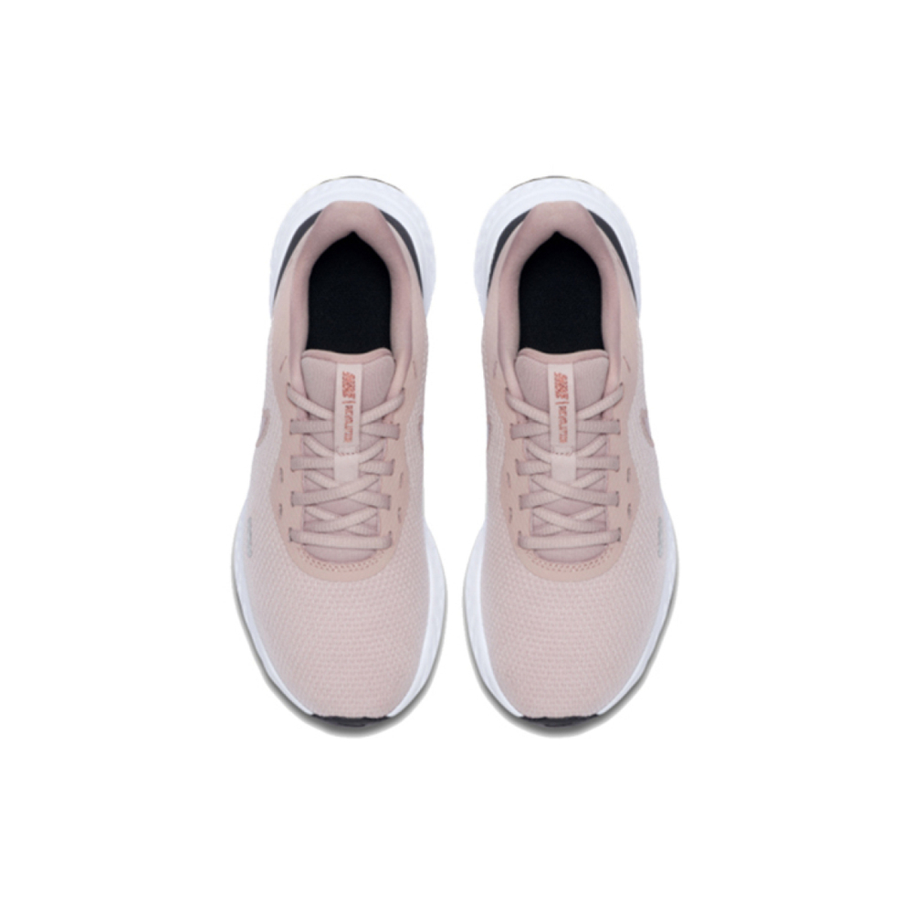 Nike REVOLUTION 5