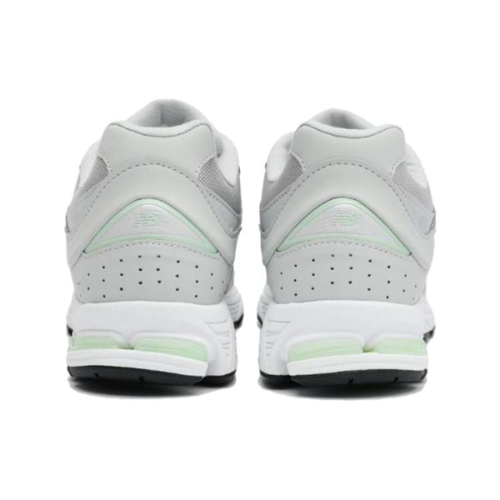 New Balance NB 2002R
