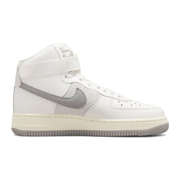 Nike Air Force 1 LE