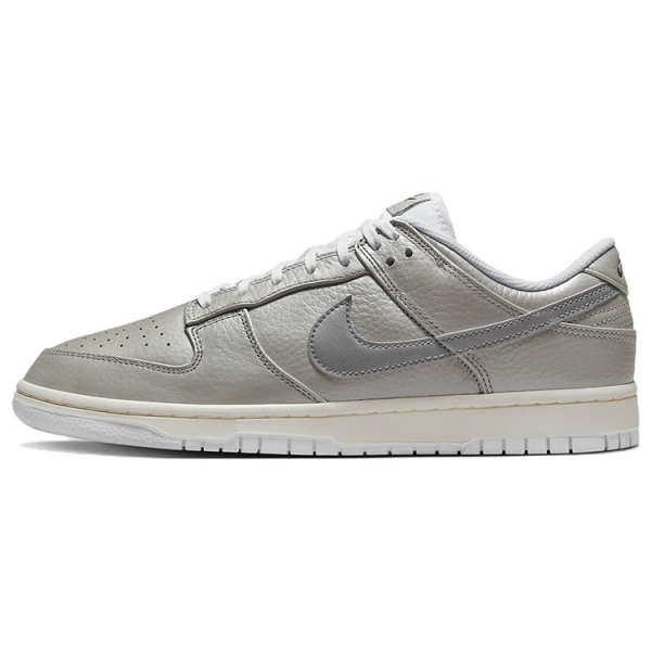 Nike Dunk "Metallic Silver"