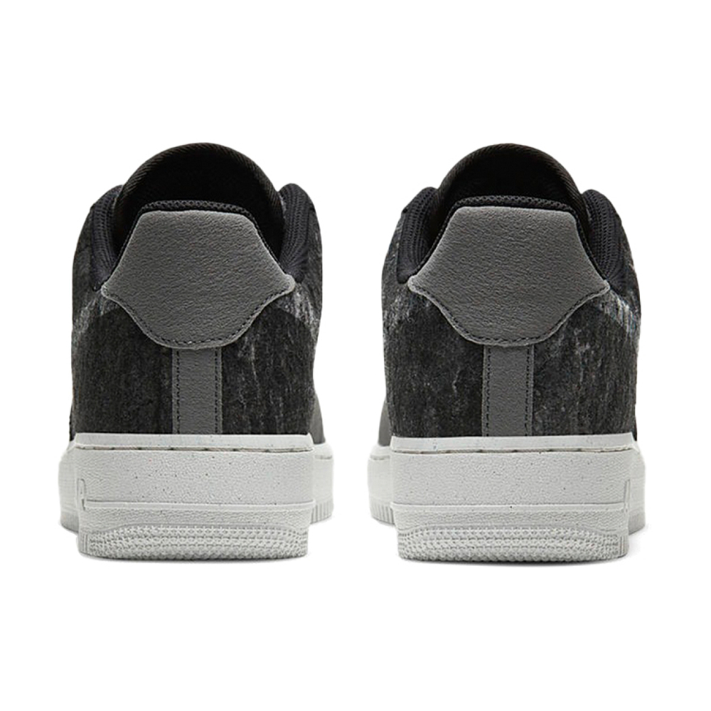 Nike Air Force 1 07 LV8
