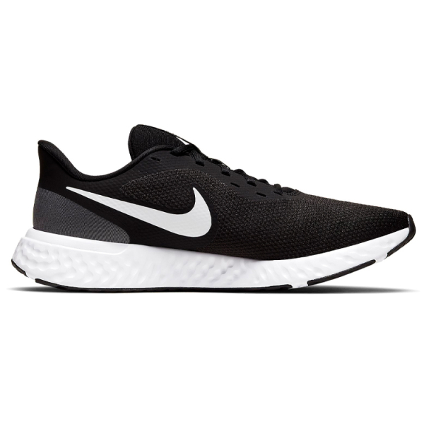 Nike REVOLUTION 5