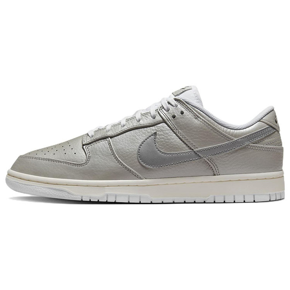 Nike Dunk "Metallic Silver"