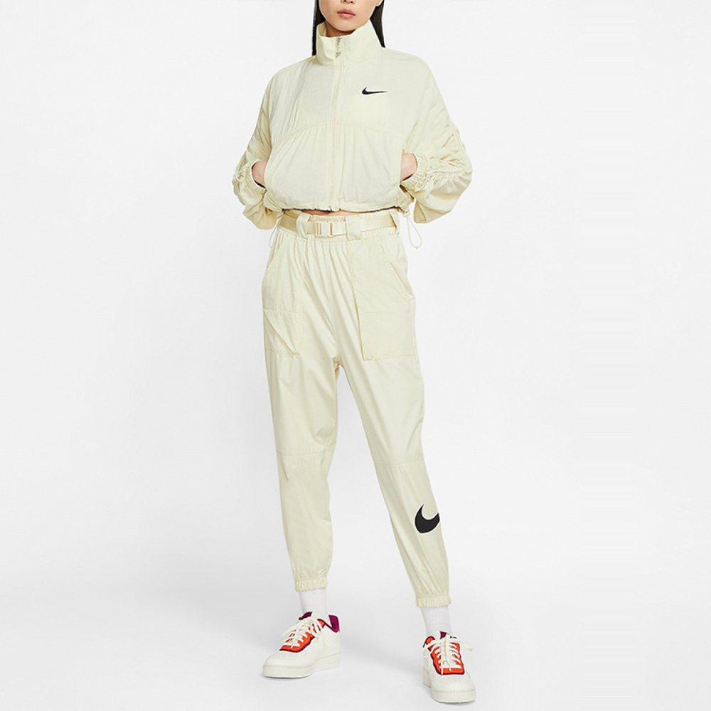 Nike Sportswear Swoosh
