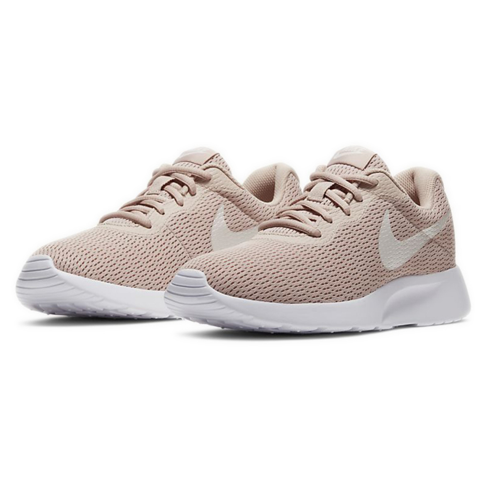 Nike Tanjun