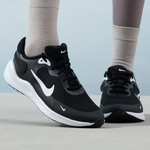 Nike REVOLUTION 7
