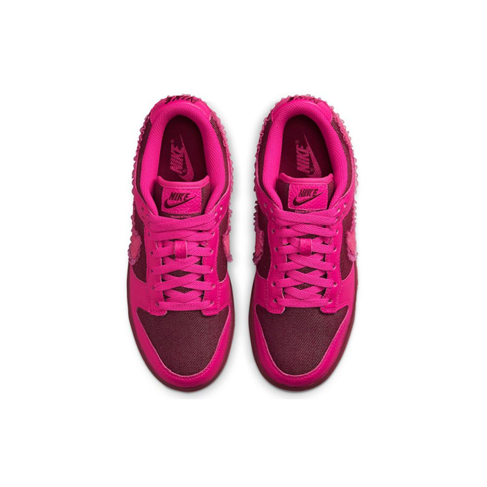 Nike Dunk "Valentine's Day"