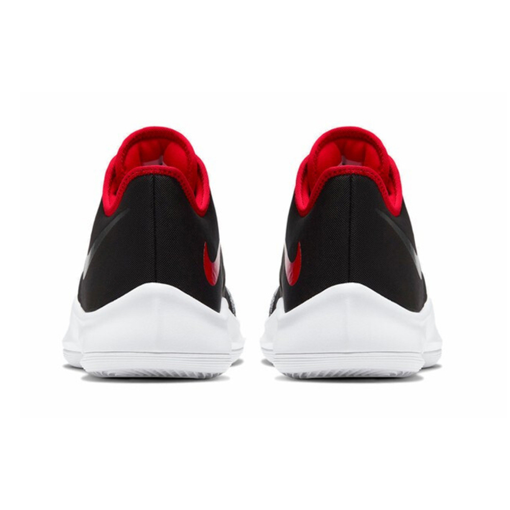 Nike Air Versitile 3