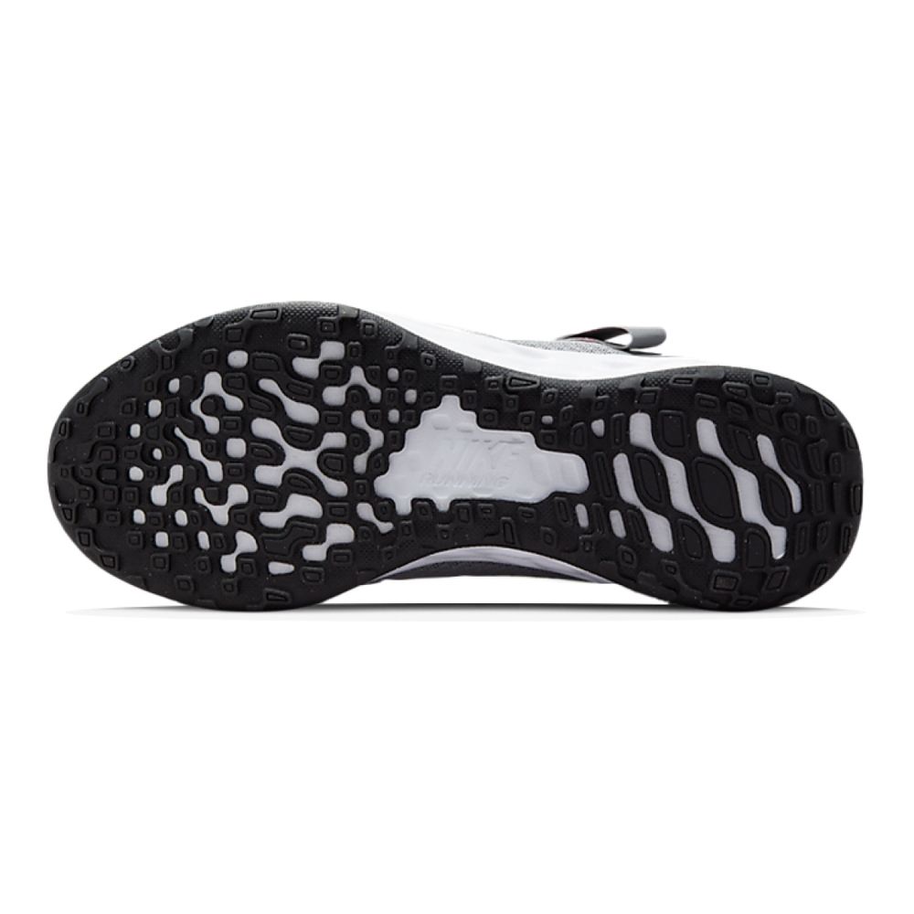Nike REVOLUTION 6