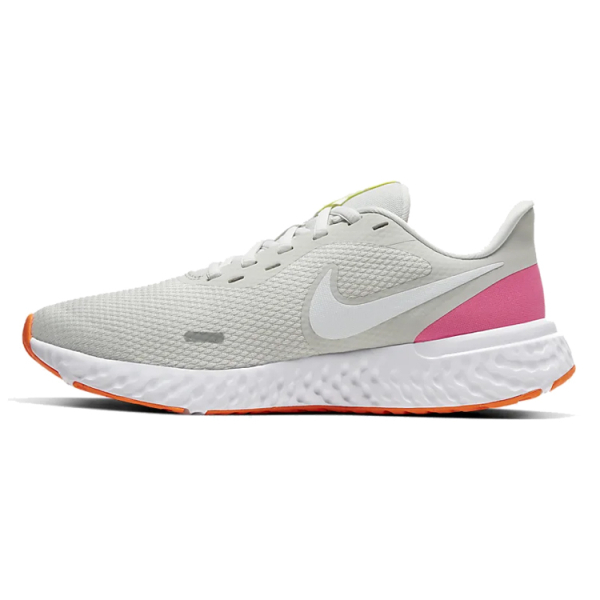 Nike REVOLUTION 5