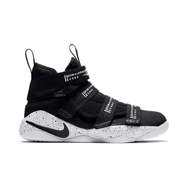 Nike zoom soldier 11