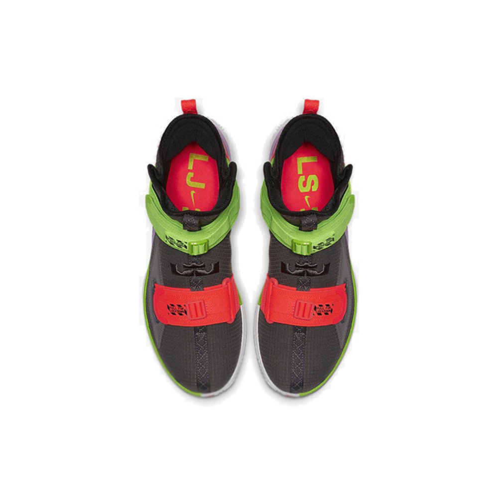 Nike zoom soldier 13 13
