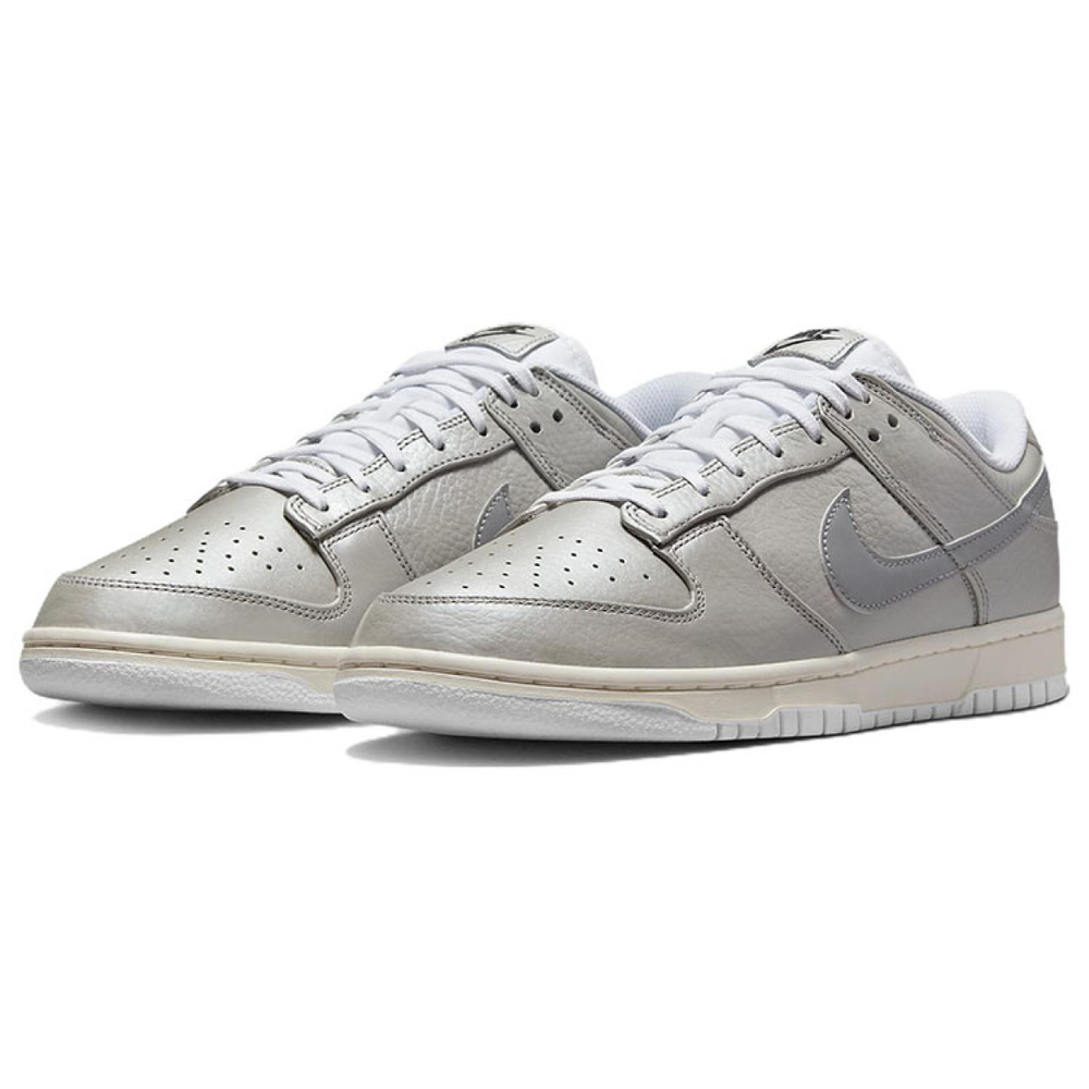 Nike Dunk "Metallic Silver"