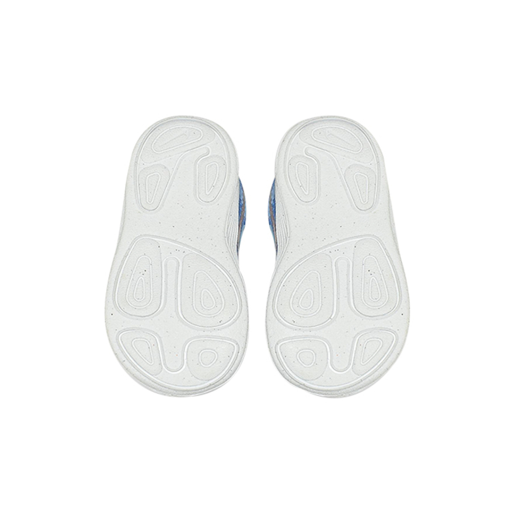 Nike REVOLUTION 4