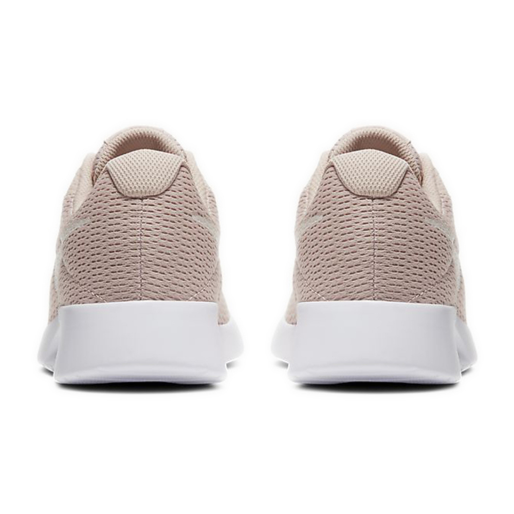 Nike Tanjun