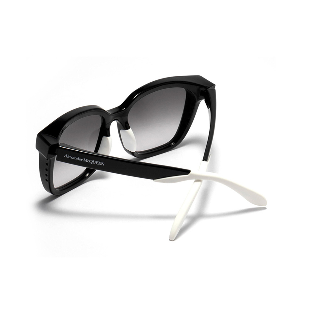 Alexander McQueen ·