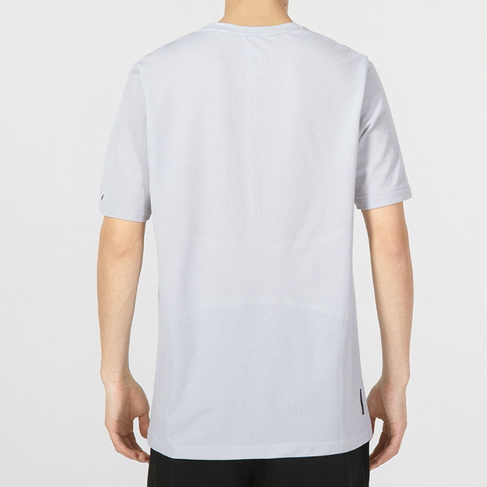 Under Armour T