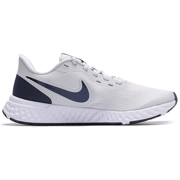 Nike REVOLUTION 5