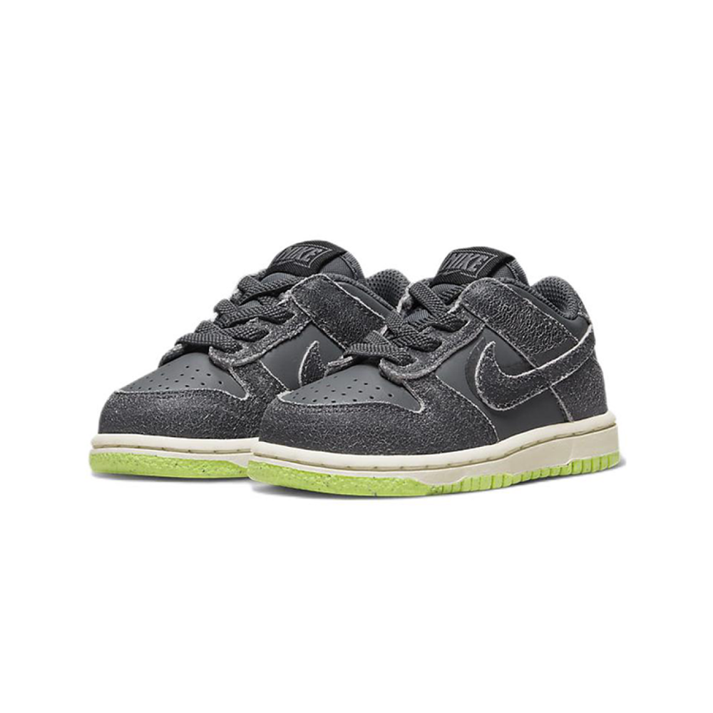 Nike Dunk SE "Halloween"