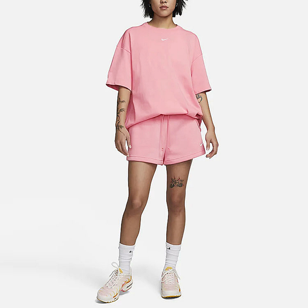 Nike Sportswear Essential Logo T
