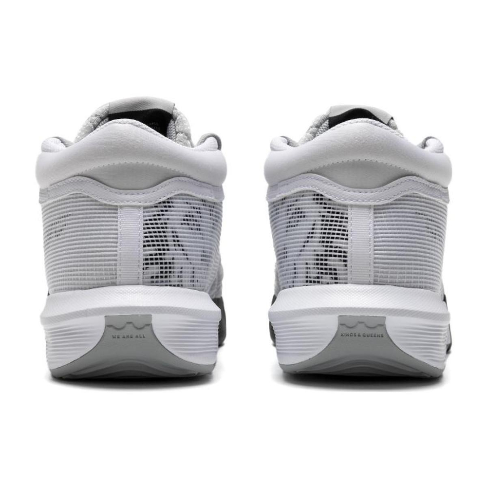 Nike Witness 8