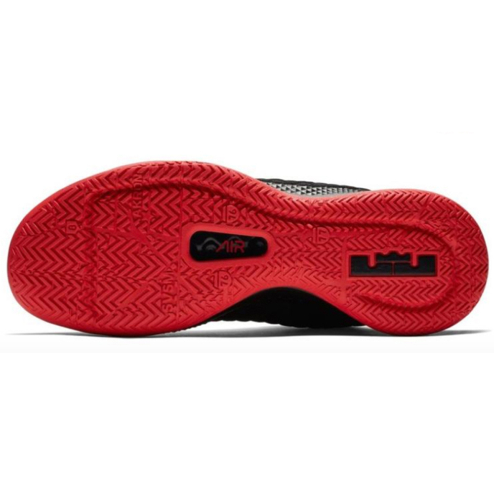 Nike Witness 3