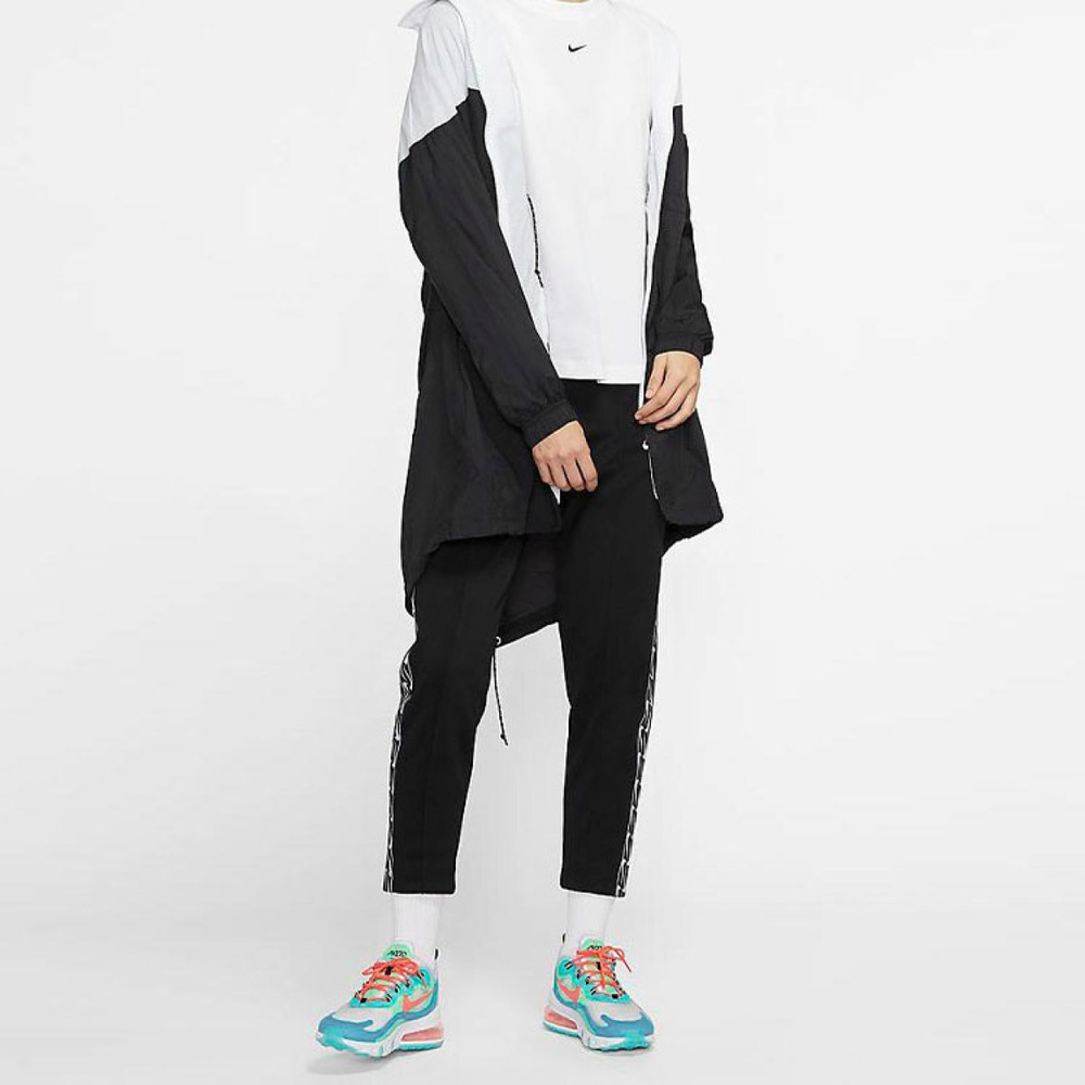 Nike Sportswear Essentials logo T