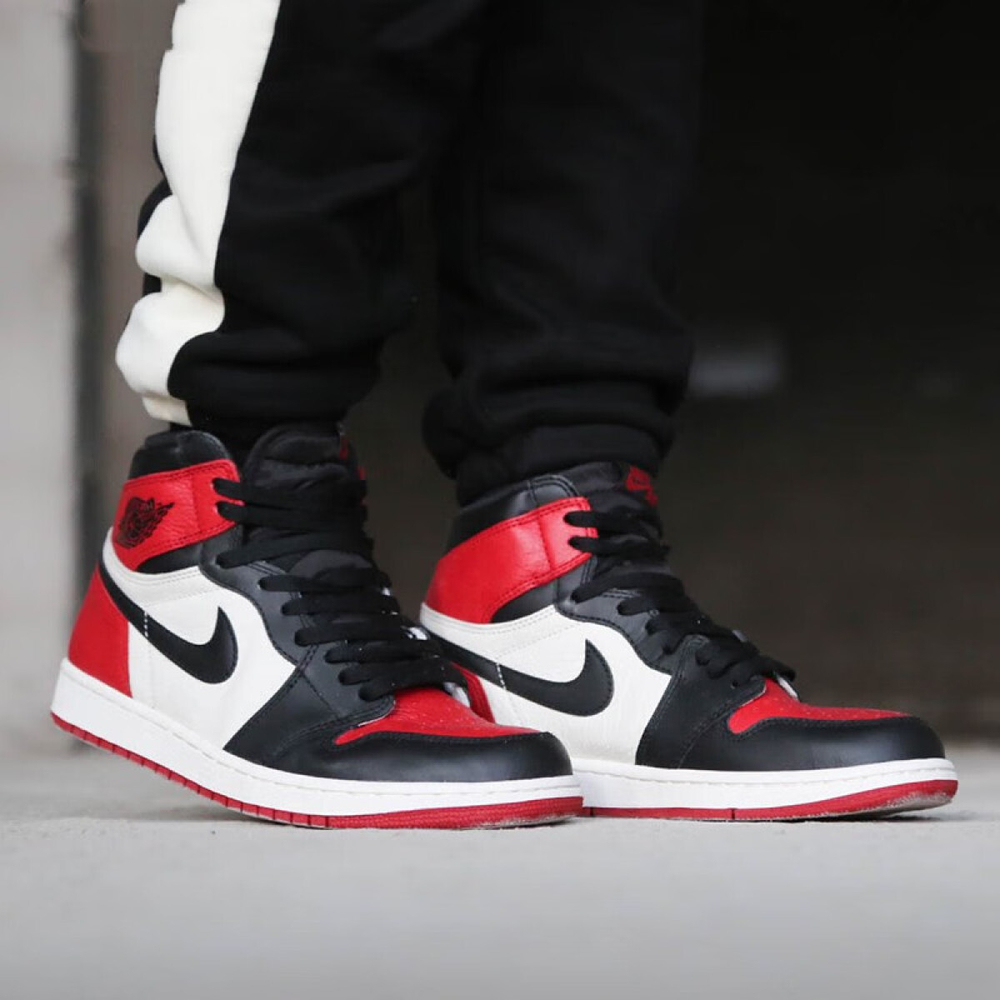Air Jordan 1 Retro High Bred Toe