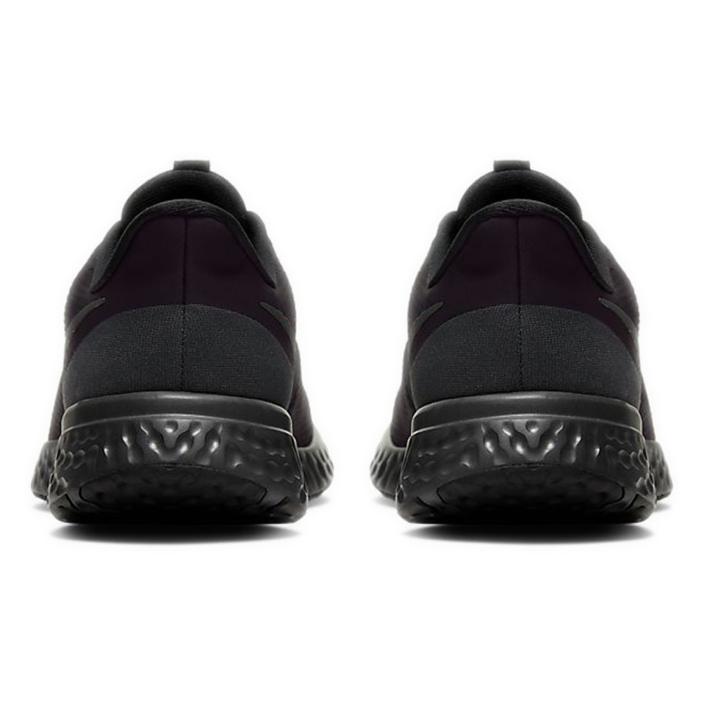 Nike REVOLUTION 5