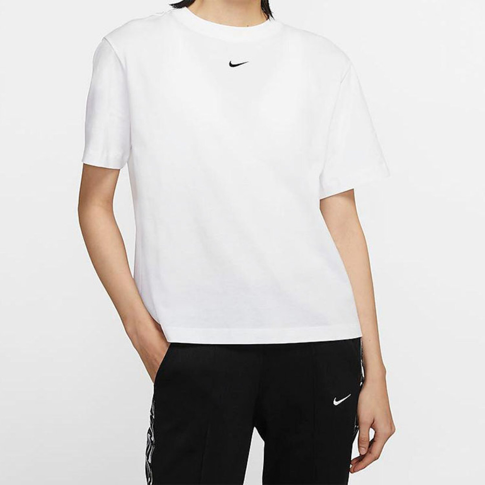 Nike Sportswear Essentials logo T