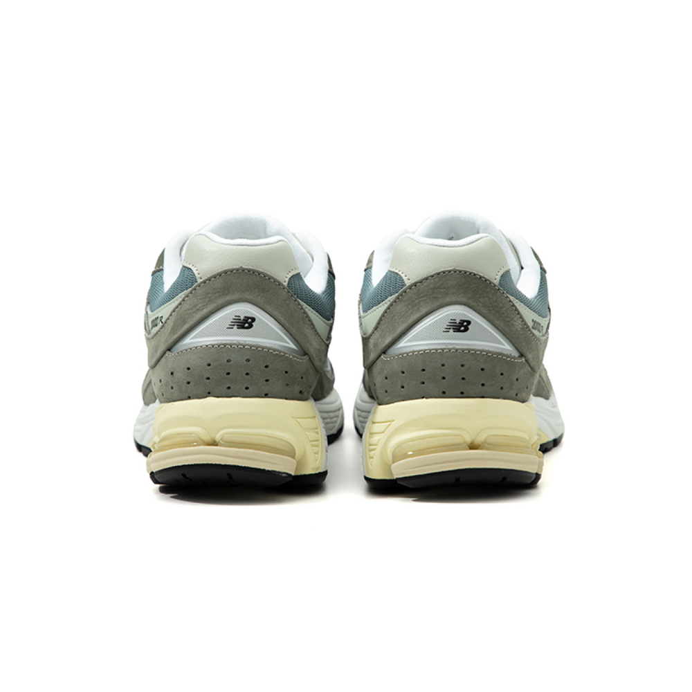New Balance NB 2002R