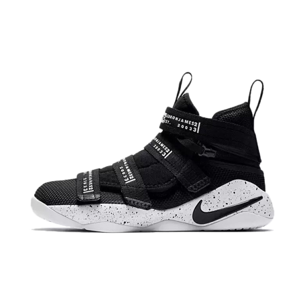 Nike zoom soldier 11