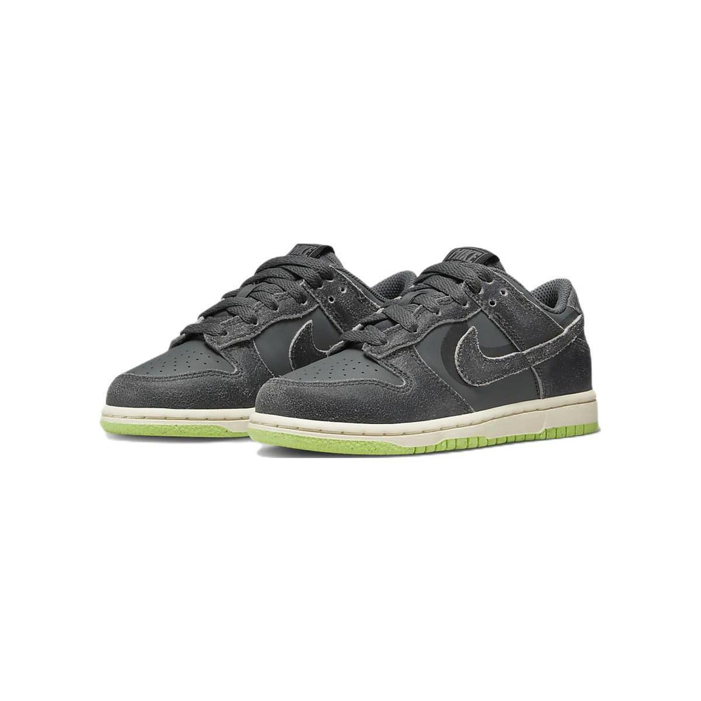 Nike Dunk SE "Halloween"