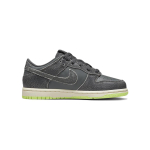 Nike Dunk SE "Halloween"