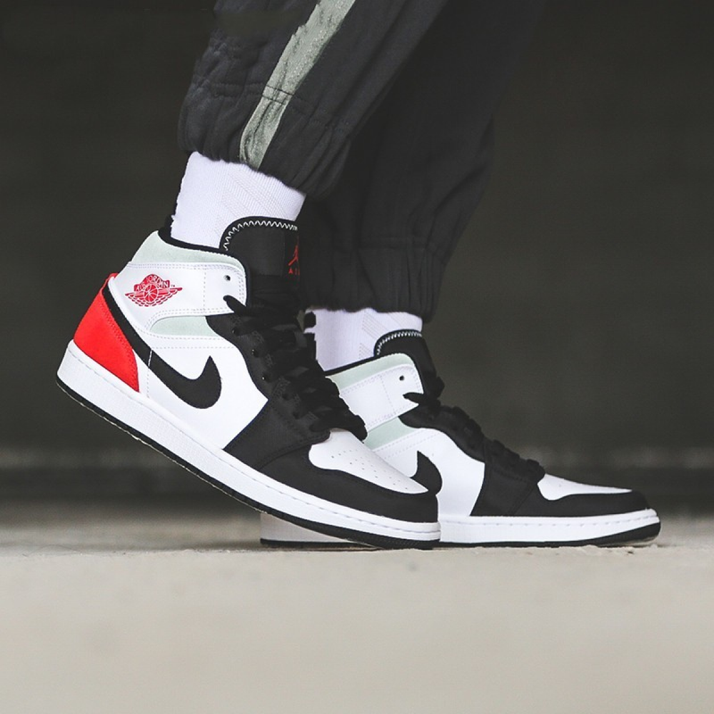 Jordan Air Jordan 1 Mid "Black Toe"