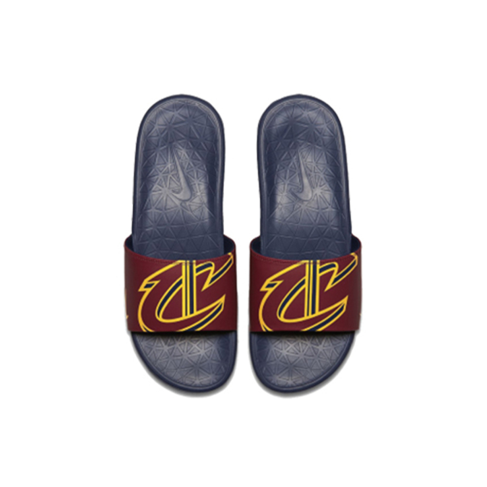 Nike Benassi