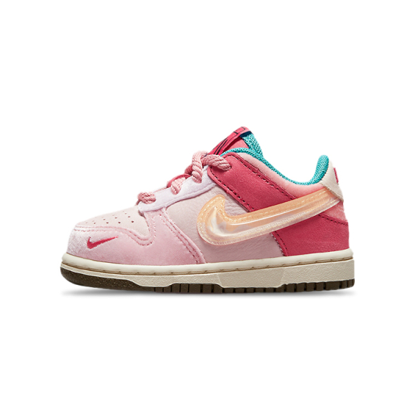 Social Status x Nike Dunk
