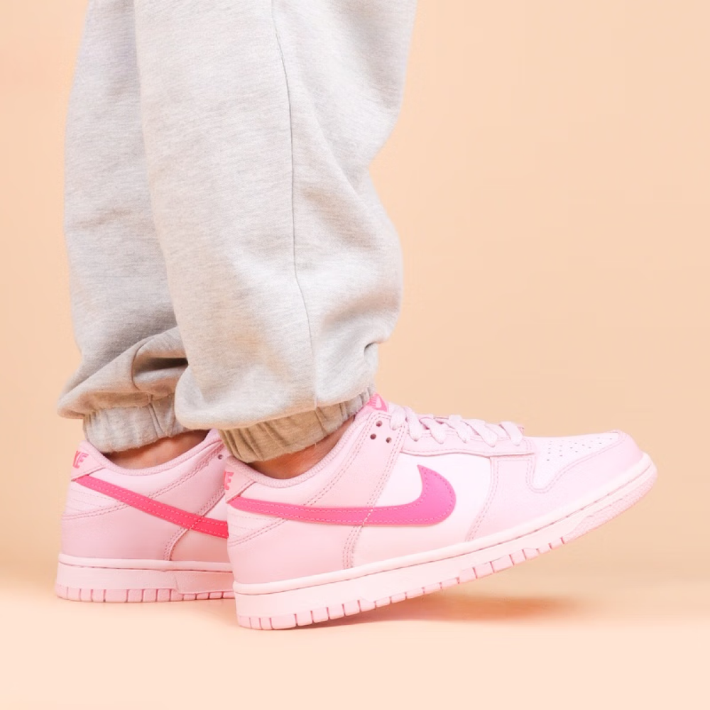 Nike Dunk Triple Pink