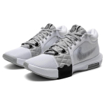 Nike Witness 8