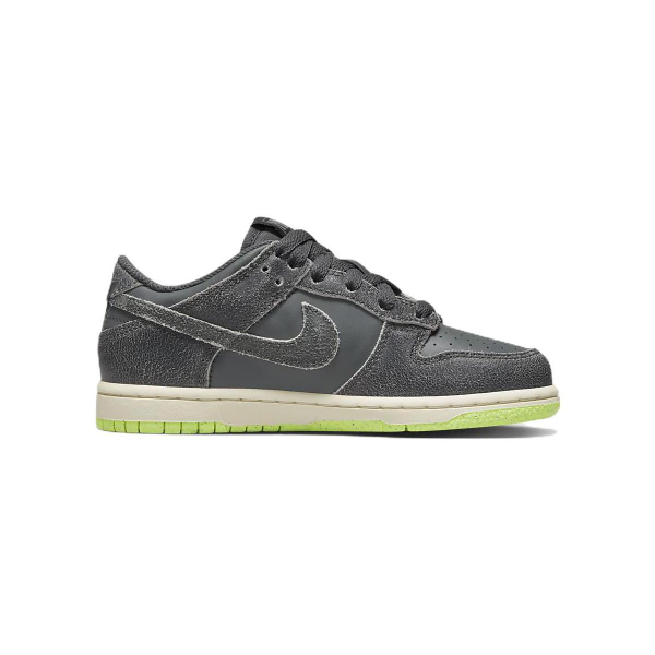 Nike Dunk SE "Halloween"