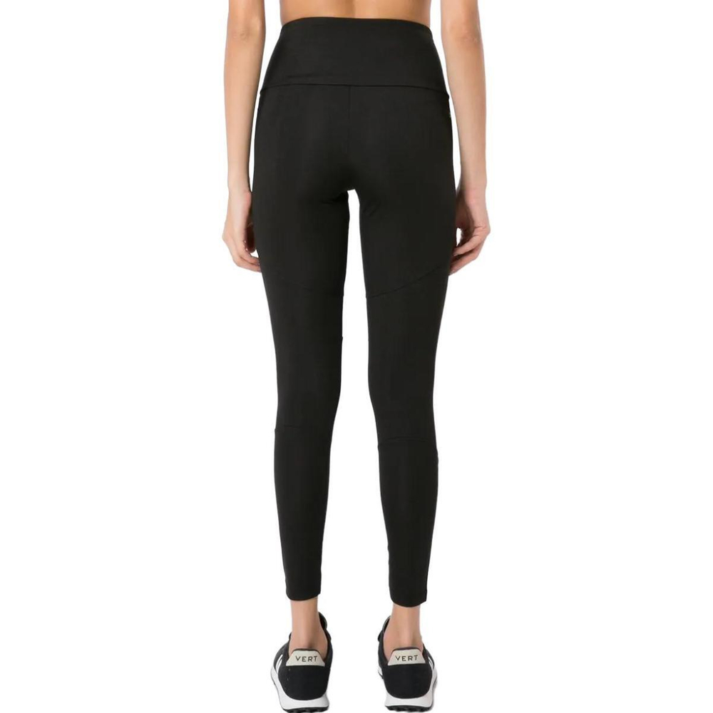 EMPORIO ARMANI SS23 EA7 Logo