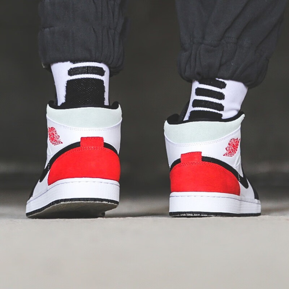 Jordan Air Jordan 1 Mid "Black Toe"