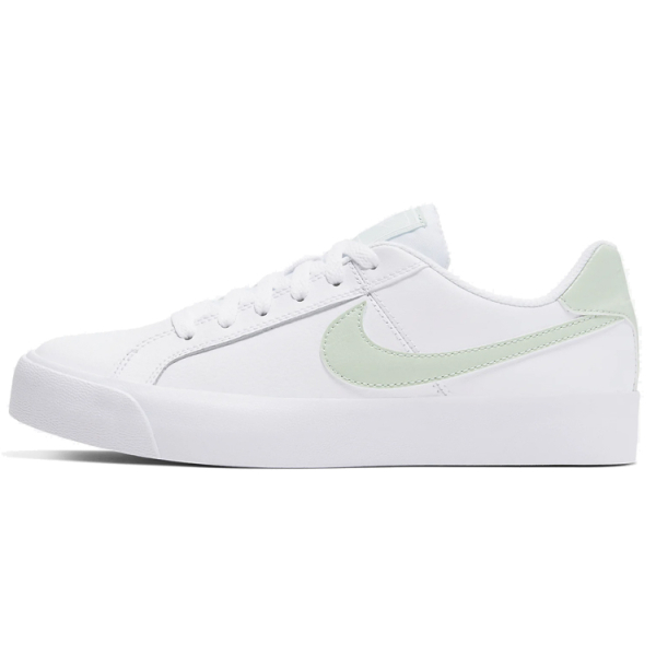 Nike Court Royale