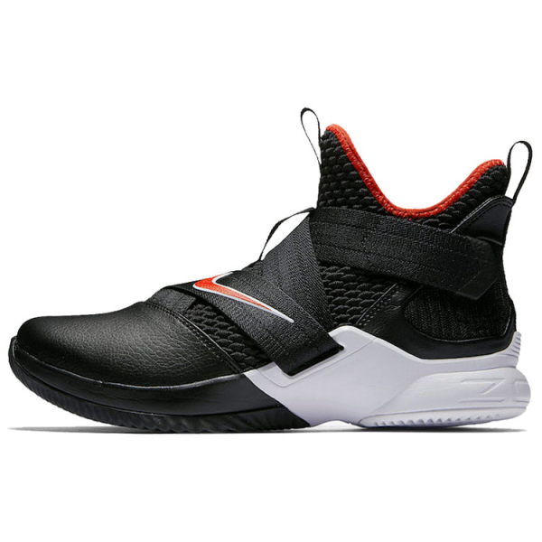 Nike zoom soldier 12